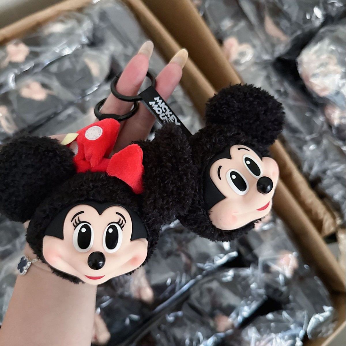ミッキー ミニー ぬいぐるみ キーホルダー かわいいビニール - Anime Merchandise Figure のレビューと価格